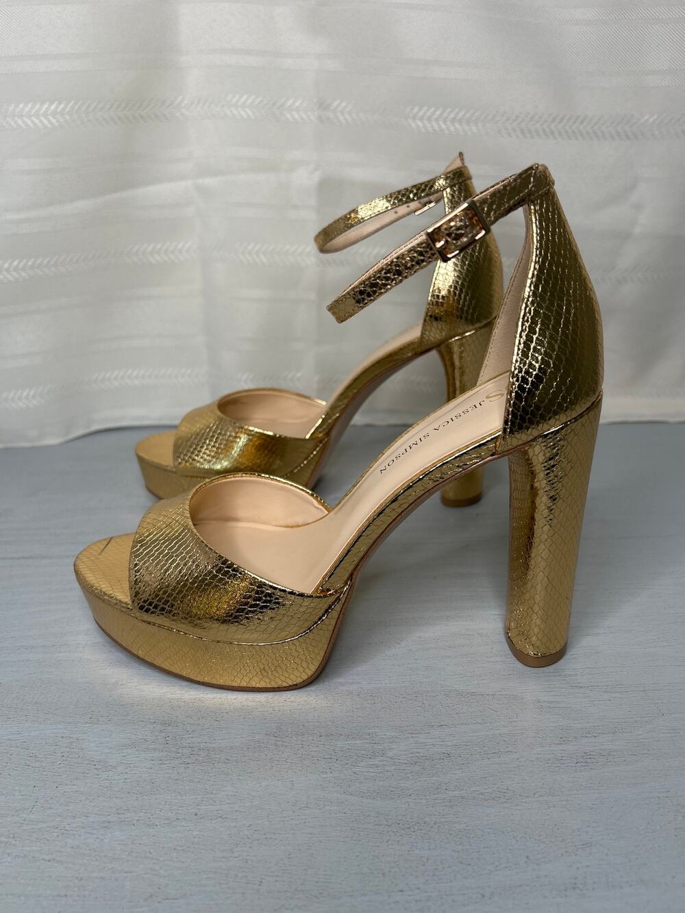 JS Jessica Simpson Izzella Round Open Toe Block Heel Pumps Gold Womens Size 8.5